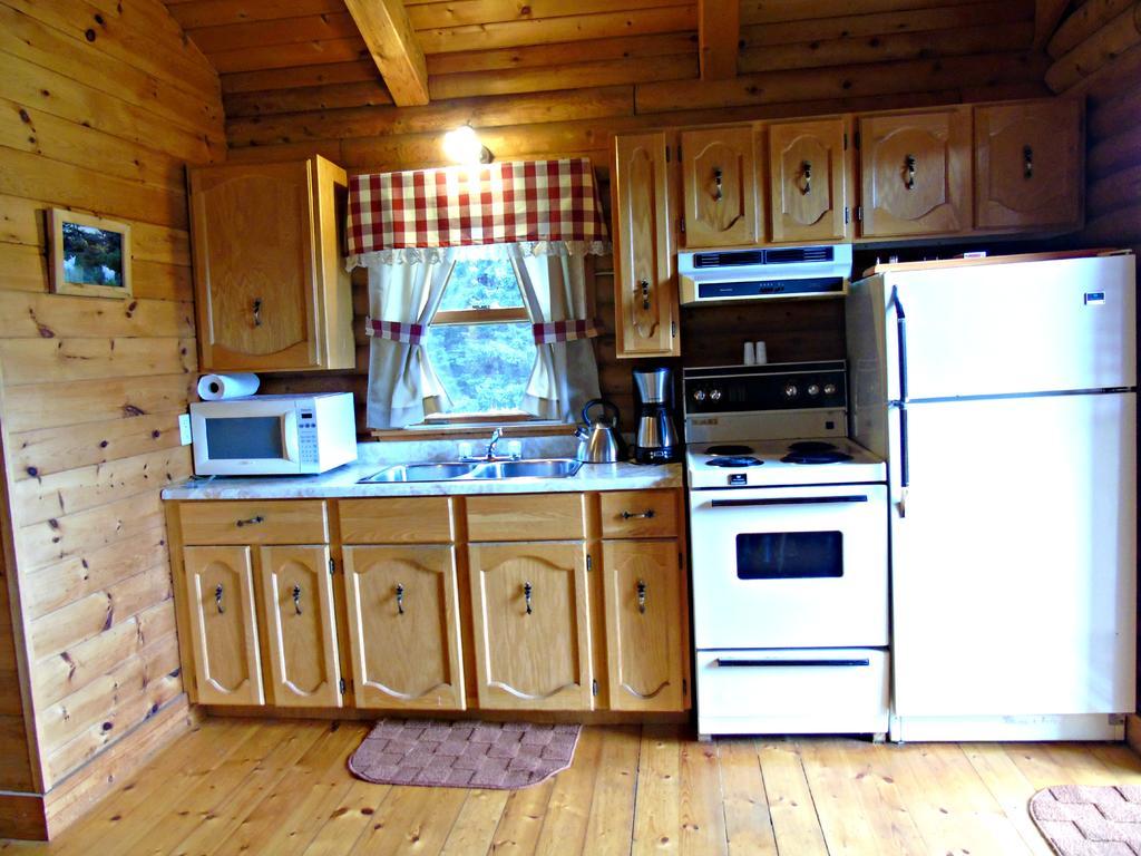 Cajun Cedar Log Cottages Margaree Forks Room photo